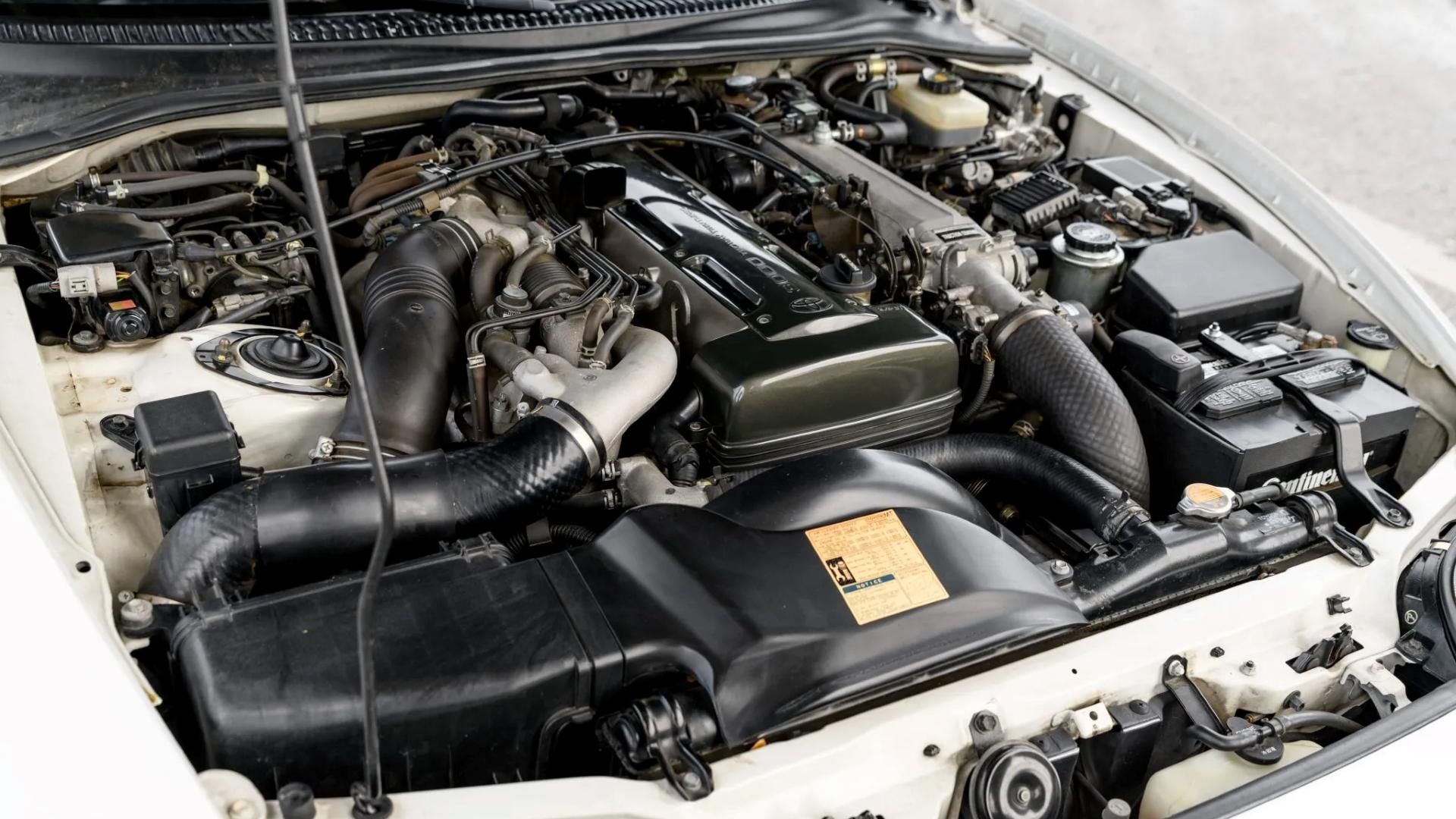 Compartimento do motor Toyota Supra Turbo 1993