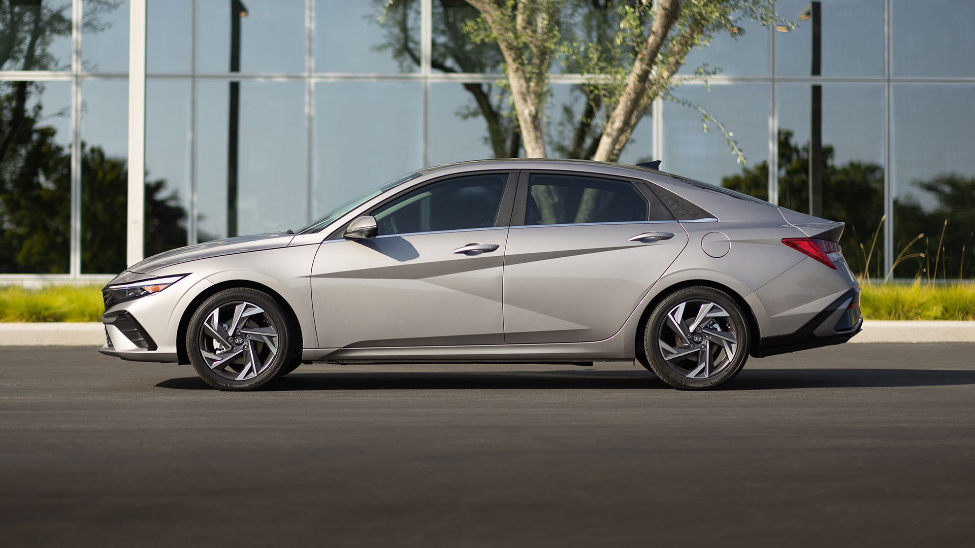 A Complete Guide To The 2024 Hyundai Elantra