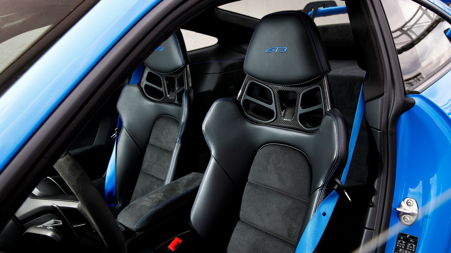 Porsche 911 Gets Electric Blue Interior By Carlex Design Autoevolution