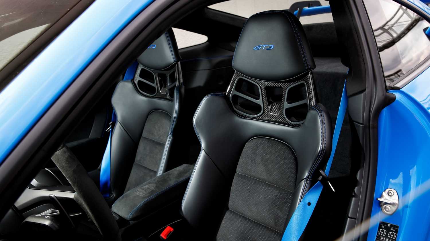 Porsche 911 Gets Electric Blue Interior By Carlex Design Autoevolution