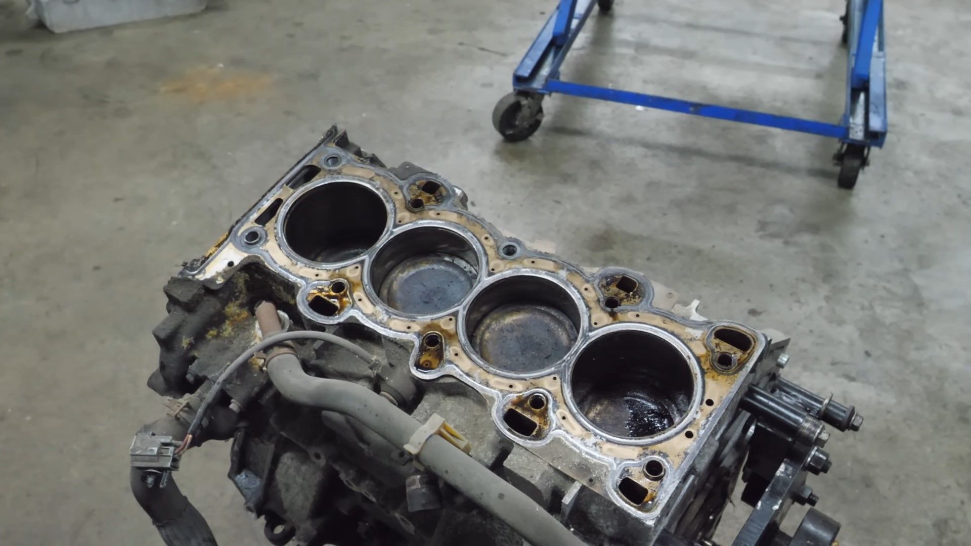 Expert Mechanic Tears Down Ford 2.3L MZR Engine To Understand Why They Fail