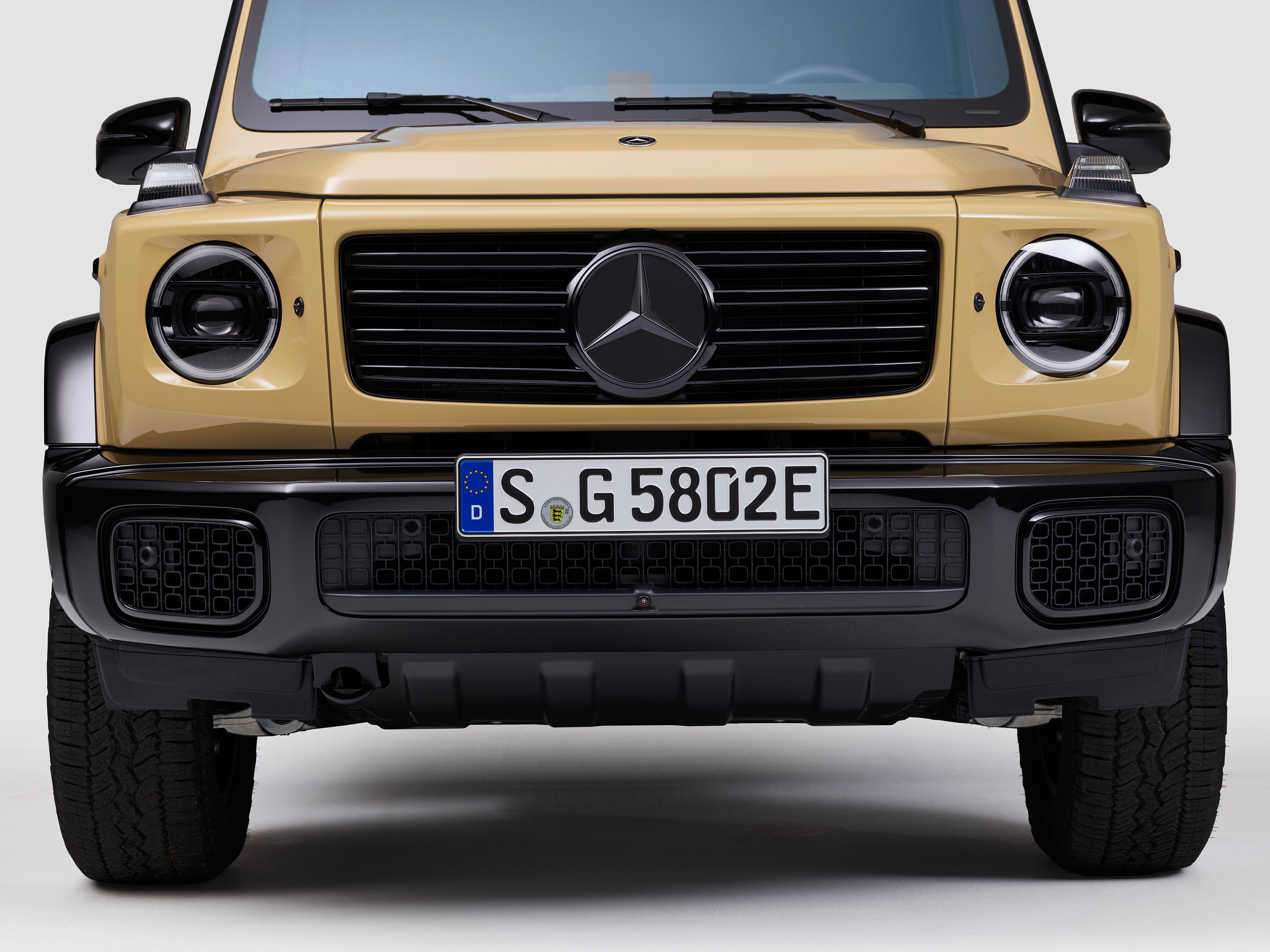 The Electric Mercedes-Benz G 580 Sees Your Crabwalking Hummer, Ups