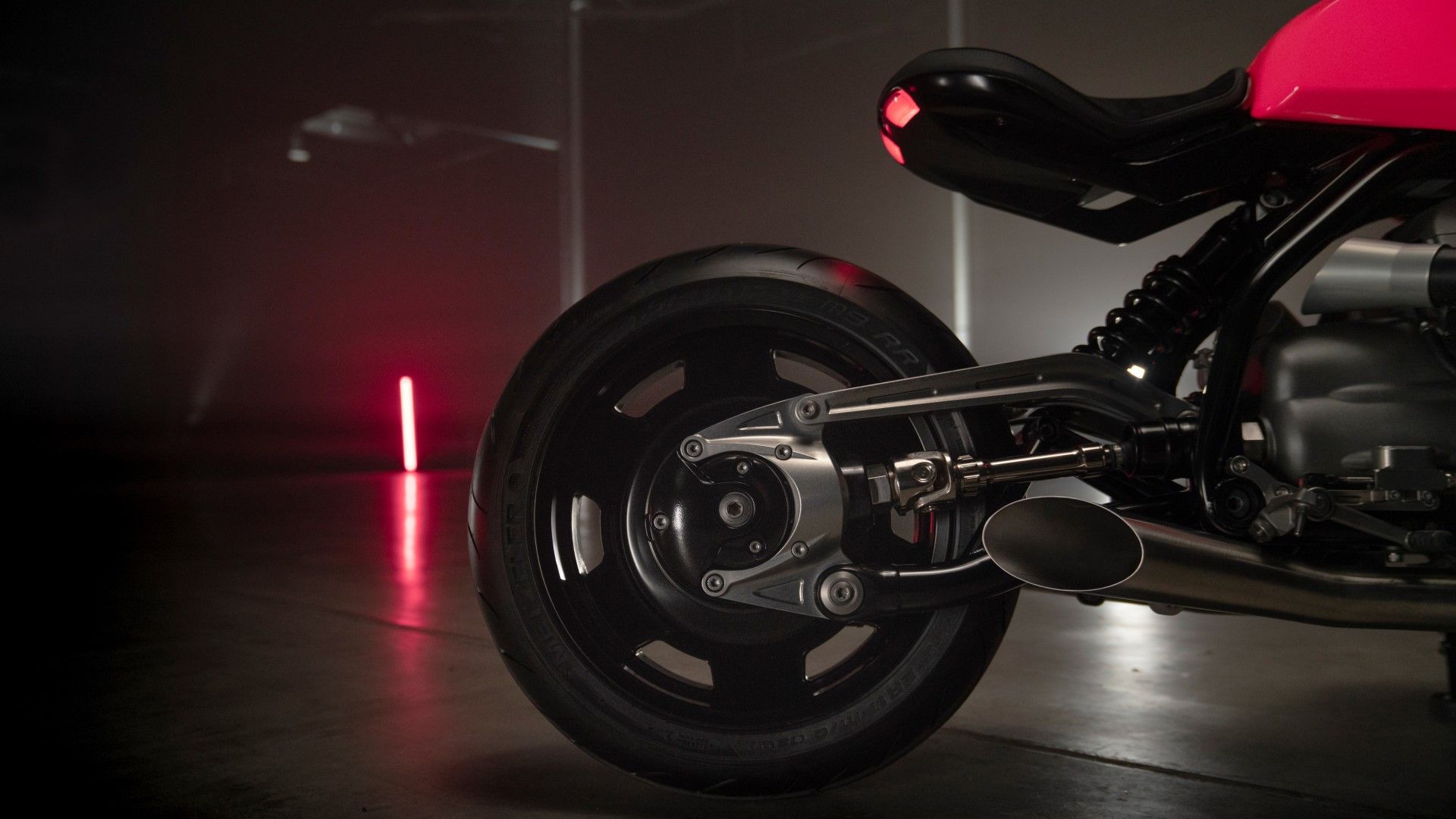 BWM R20 Concept: A Cafe Racer With A Gigantic 2.0-Liter Boxer Engine