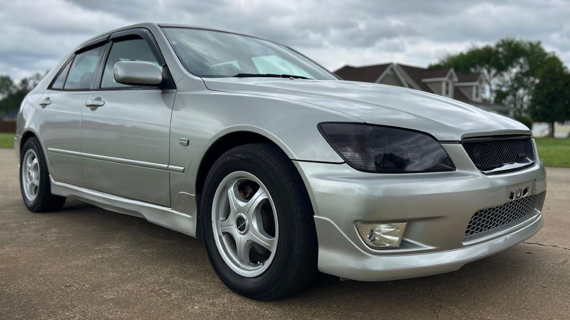 Toyota Altezza: A Comprehensive Guide On Features, Specs, And Used Prices