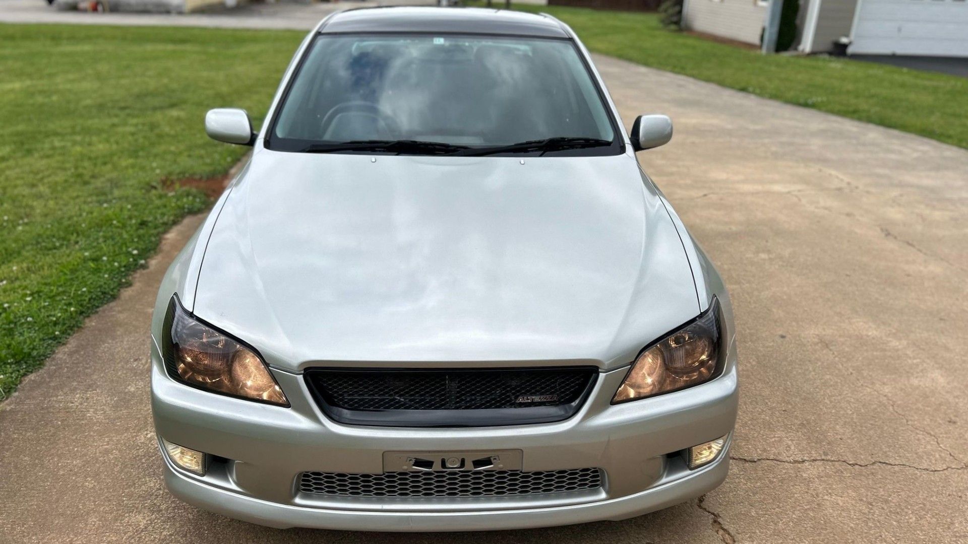 Toyota Altezza: A Comprehensive Guide On Features, Specs, And Used Prices