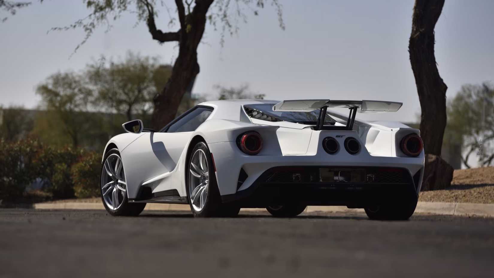 Two V6-Powered Cars That Lay Waste to V8s With Ease