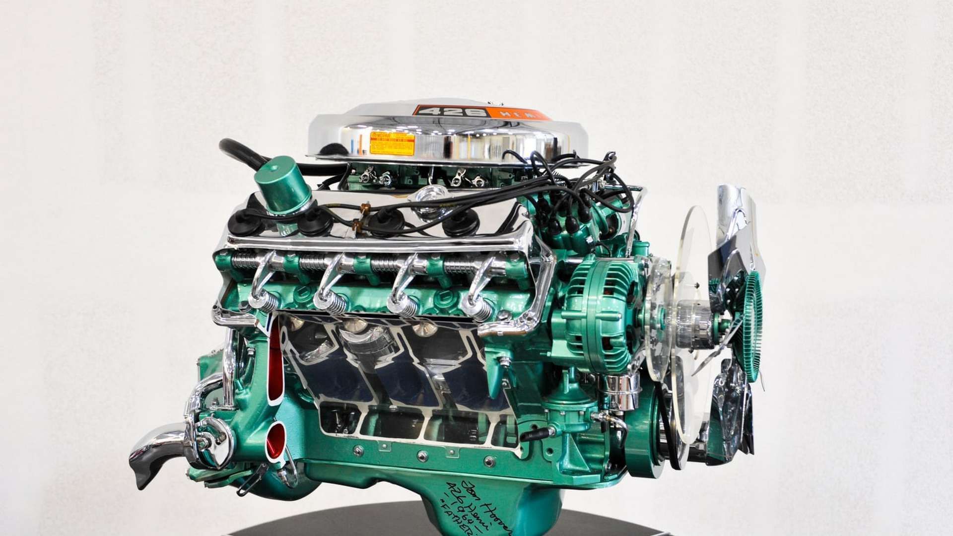 Here's How The Ford Boss 429 V8 Compares To The 426 Hemi