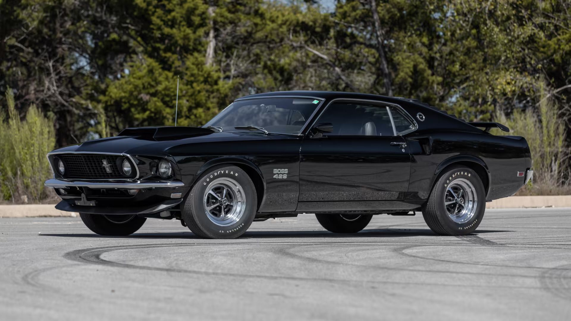 Here's How The Ford Boss 429 V8 Compares To The 426 Hemi