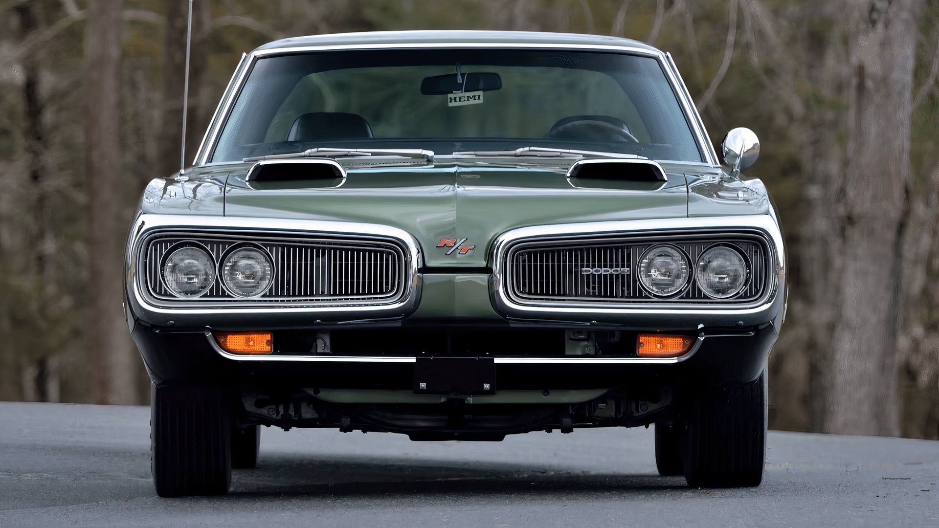 Here's How The Ford Boss 429 V8 Compares To The 426 Hemi