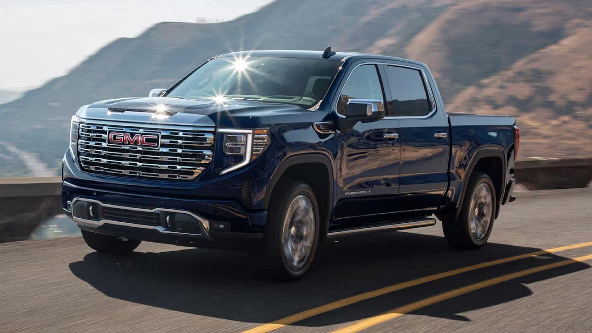 The Real Difference Between Chevrolet And GMC Pickup Trucks