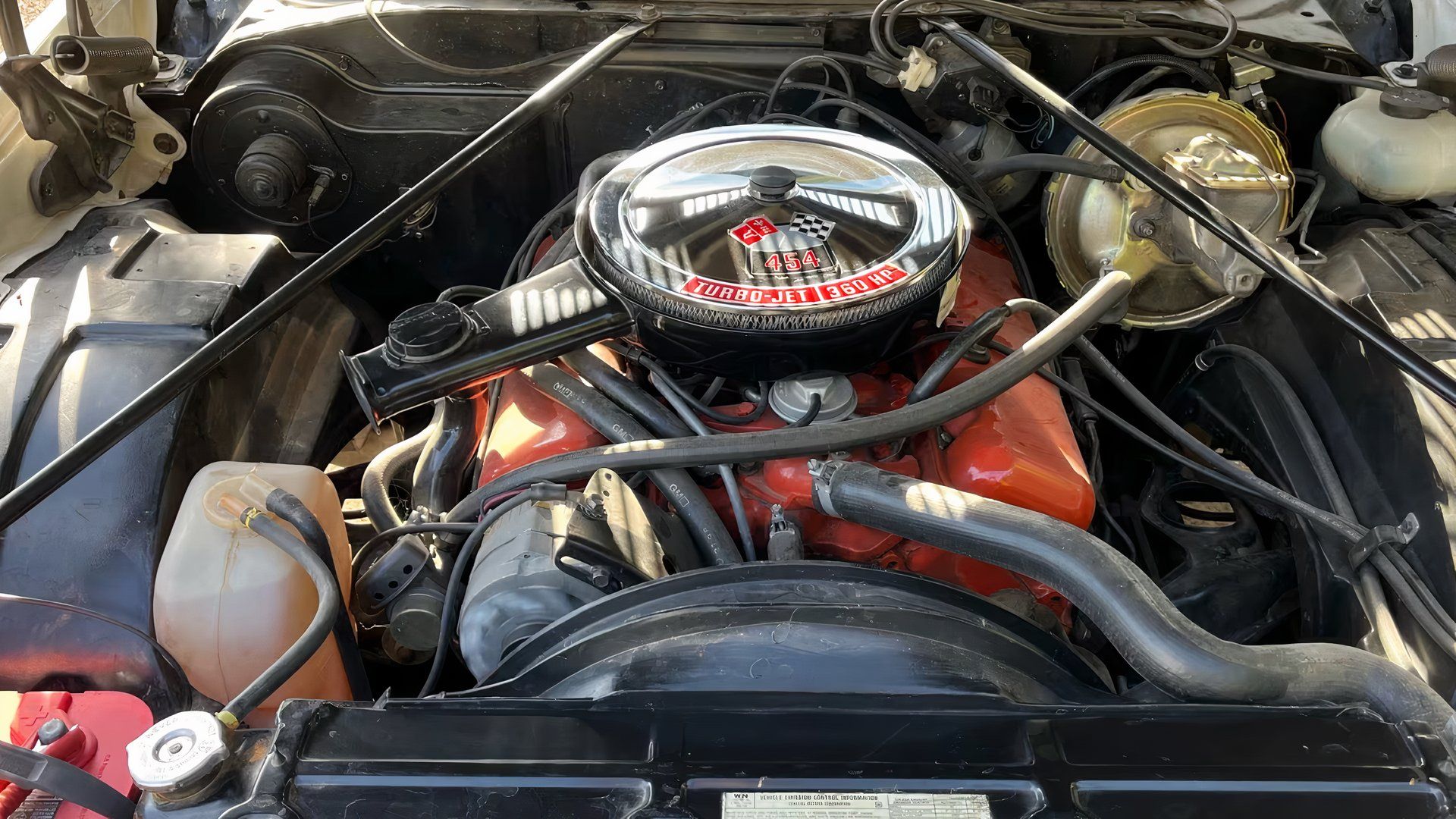 Here's How The Chevy 454 V8 Compares To Pontiac's 455 V8