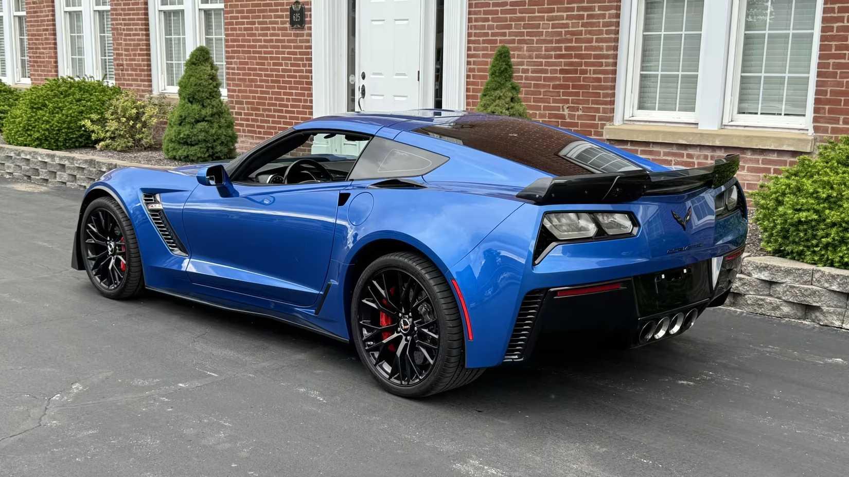 This 650-HP Manual Gearbox Corvette Is Now Cheaper Than A Tacoma