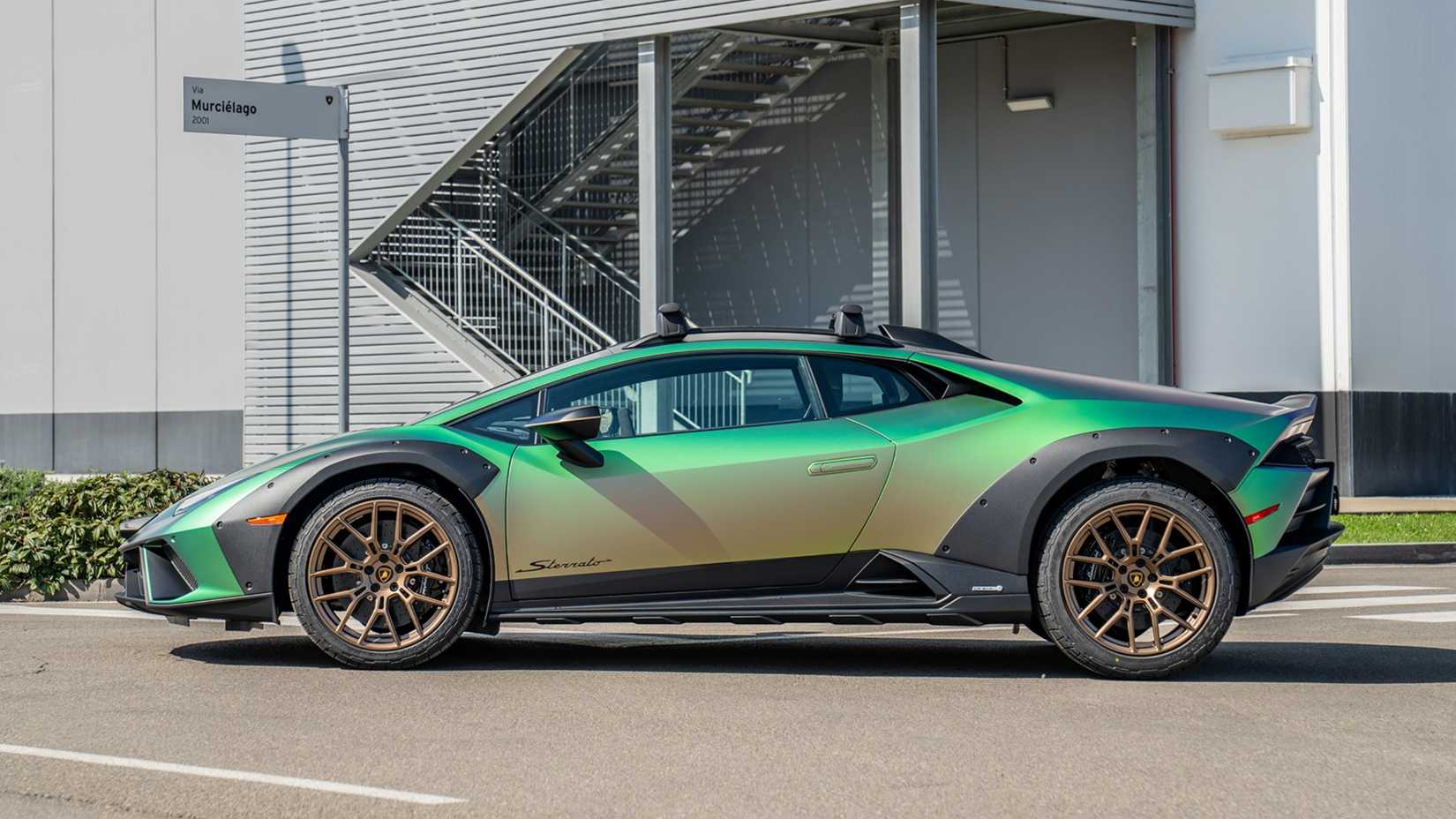 Lamborghini Sterrato’s Stunning Color-Shift Paint Turns It Into A ...