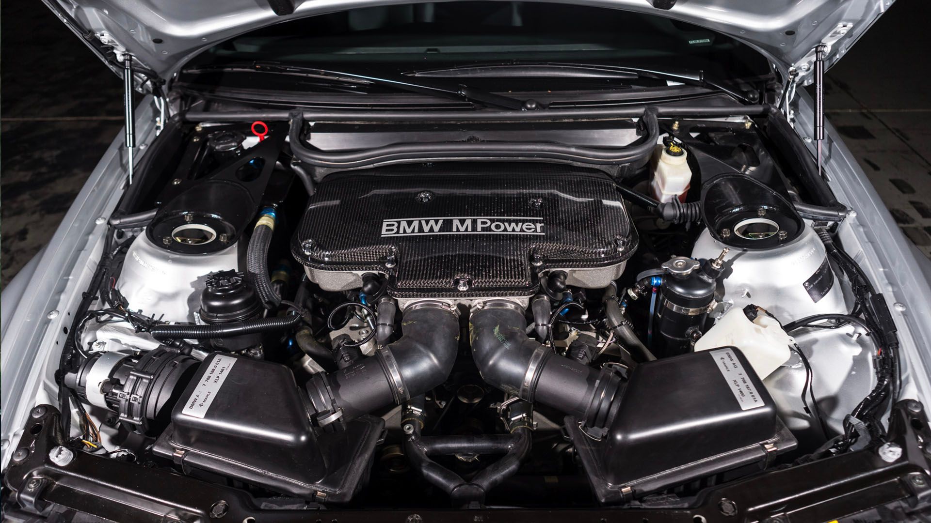 BMW M3 GTR Strassenversion (versão de rua) motor V8