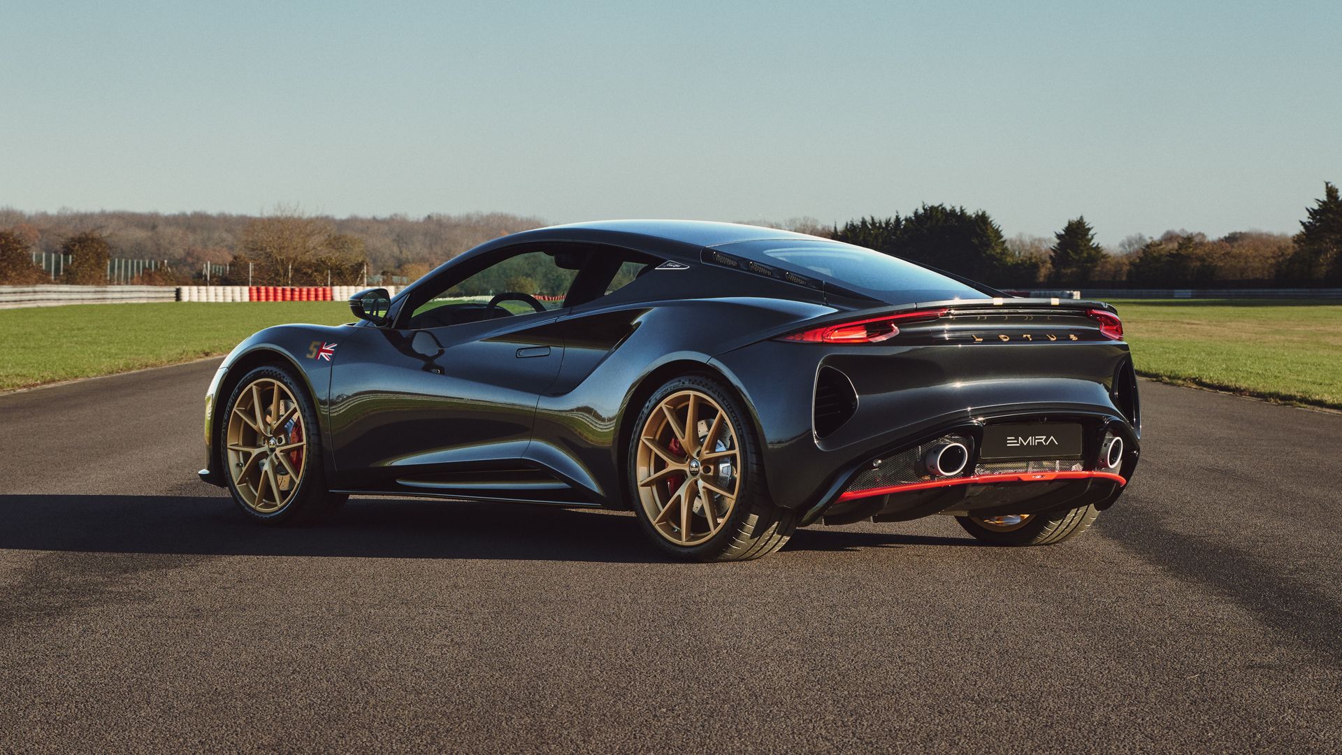 The Hidden Gem Sports Car Nobody Cross-Shops