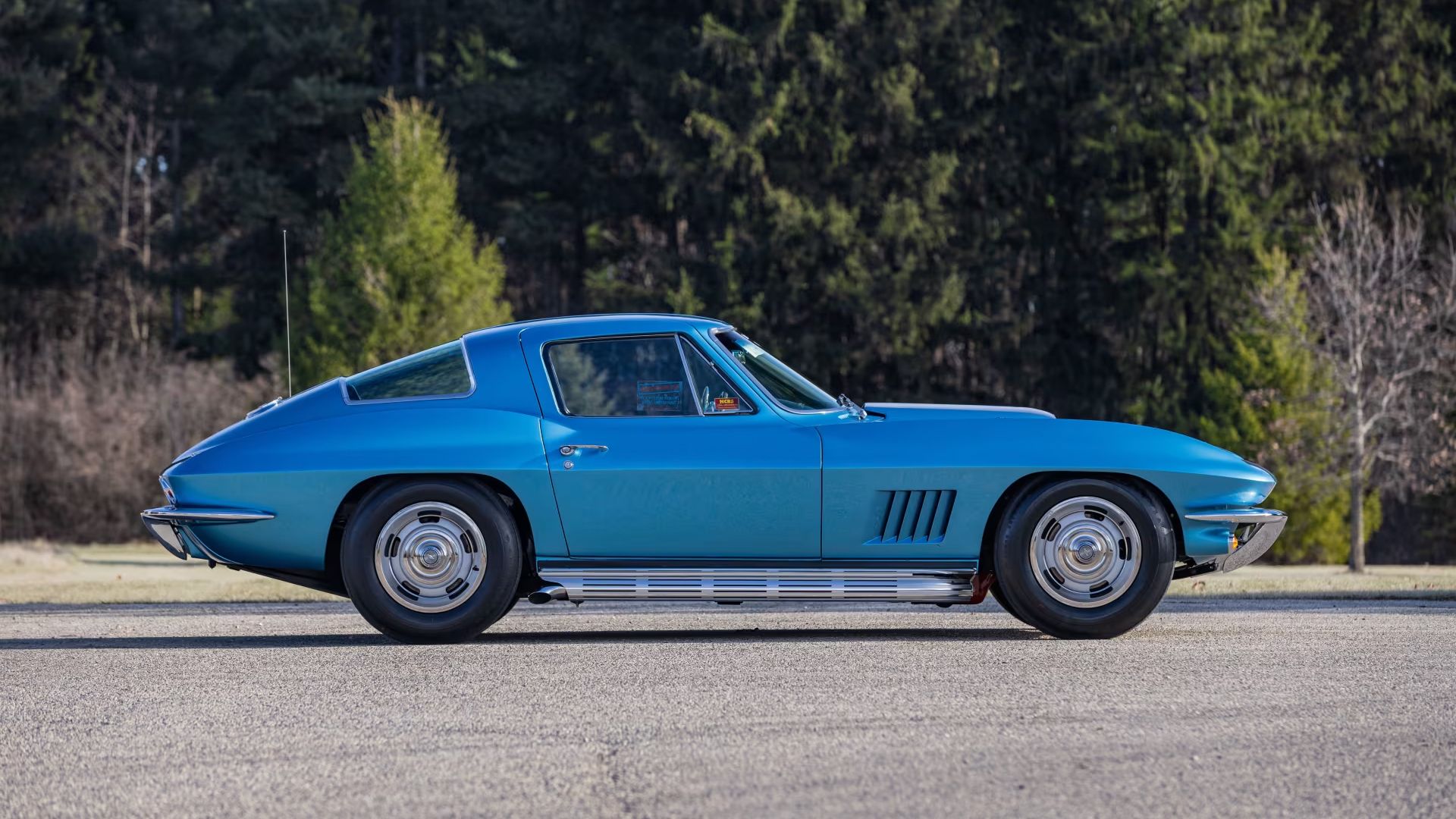 67 Chevy Corvette Coupe ☆HOスロットカー☆入手困難 Ultra-Rare '67 Chevy Corvette Sells For $1.7 Million