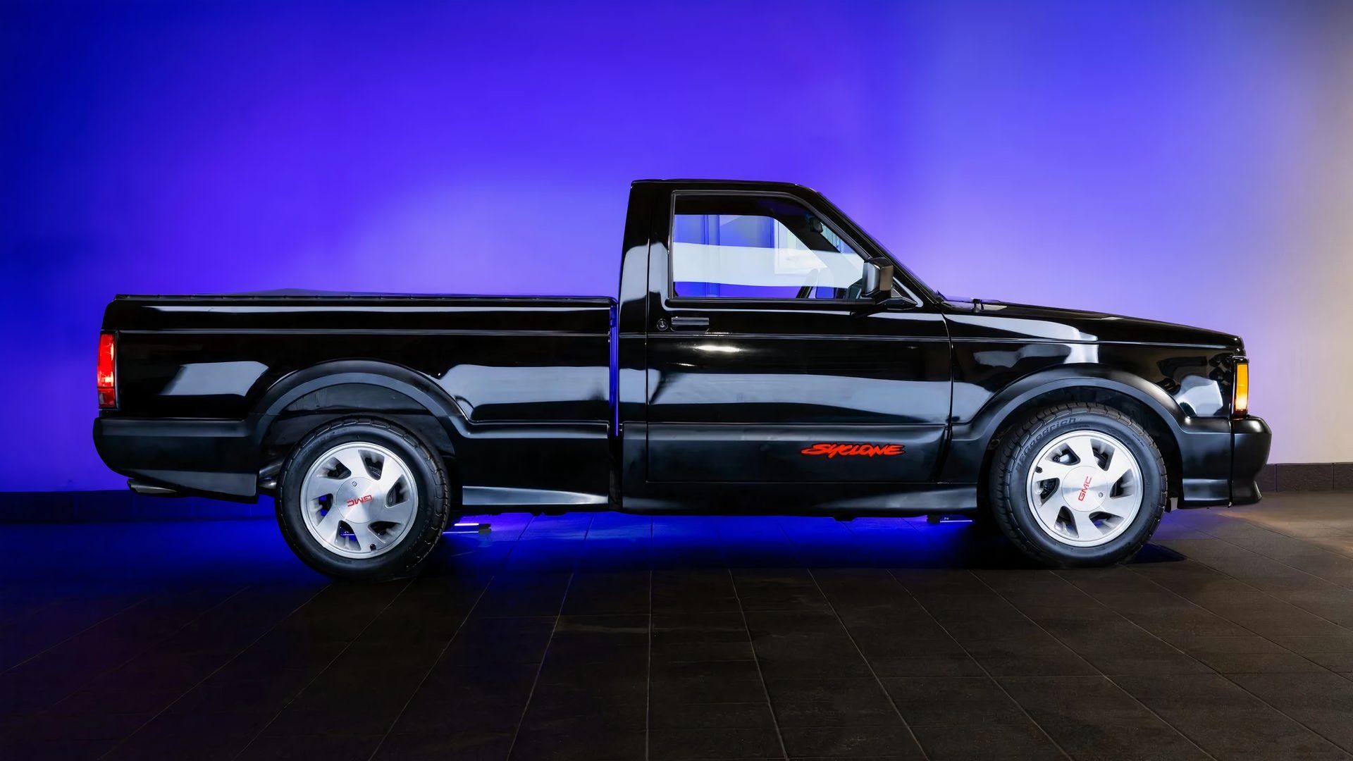 10 Fast Pickup Trucks That Are Secret Sleepers