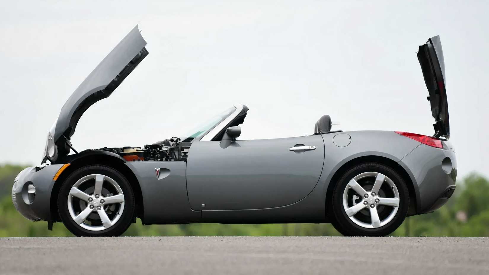 8 Modern Sports Cars That Slipped Under The Radar