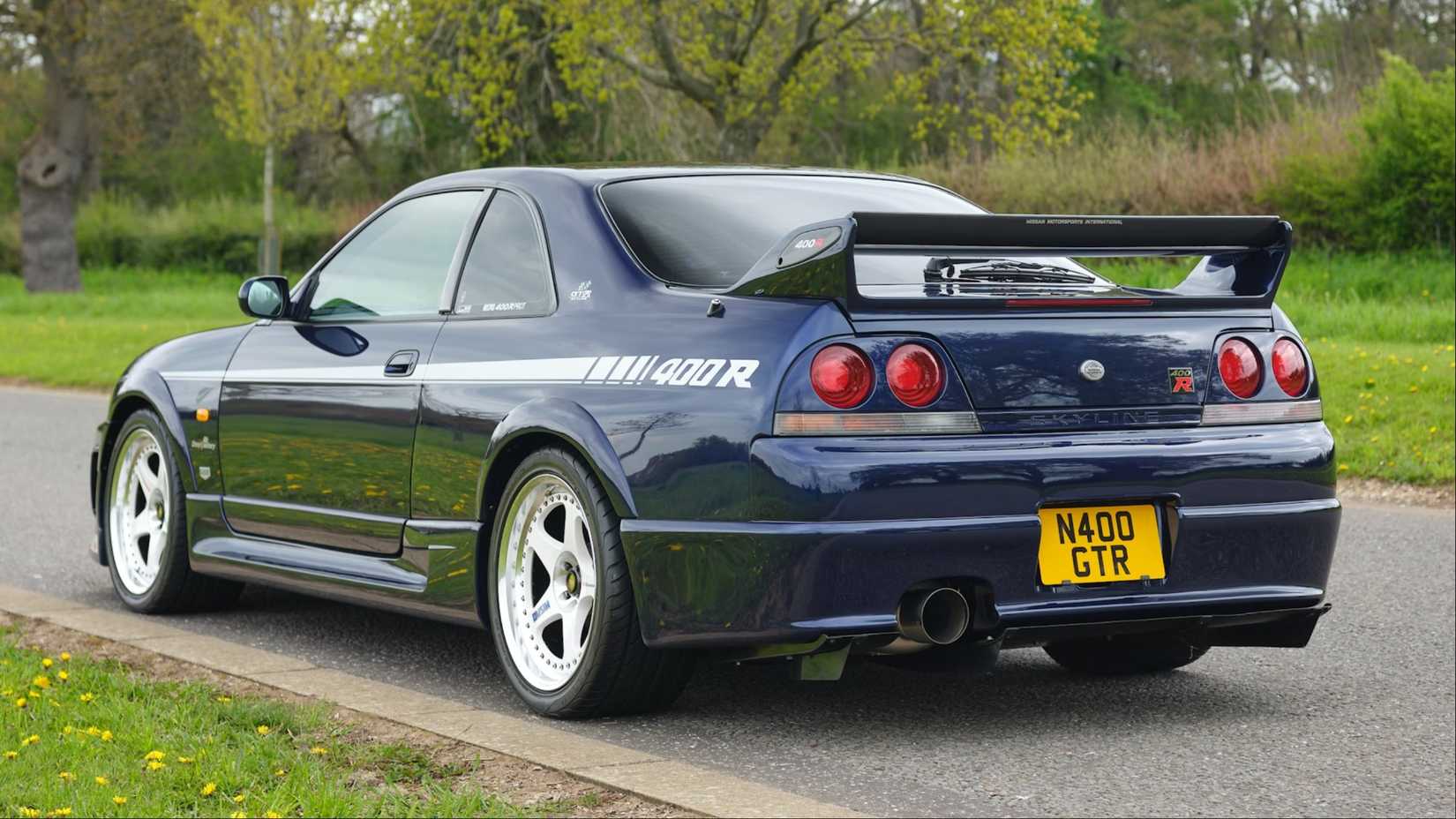 400R rear left