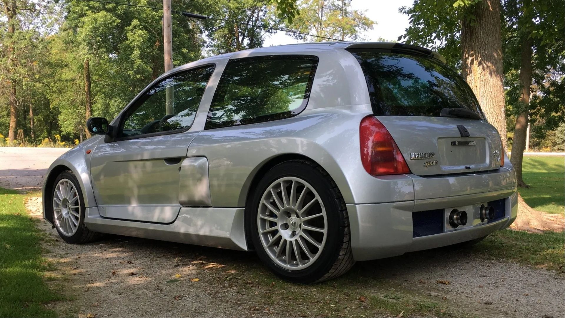 Renault Once Sold The Craziest Mid-Engined Hot Hatch On The Market