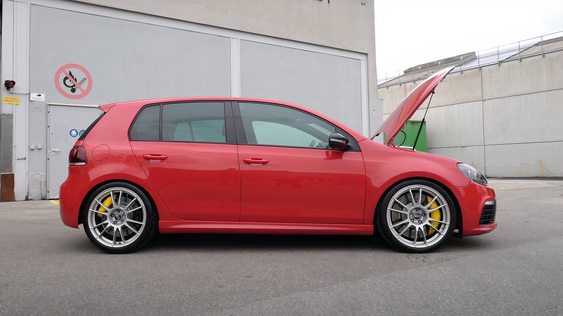 R32-Swapped Mk6 Golf R Accelerates So Fast It's Scary