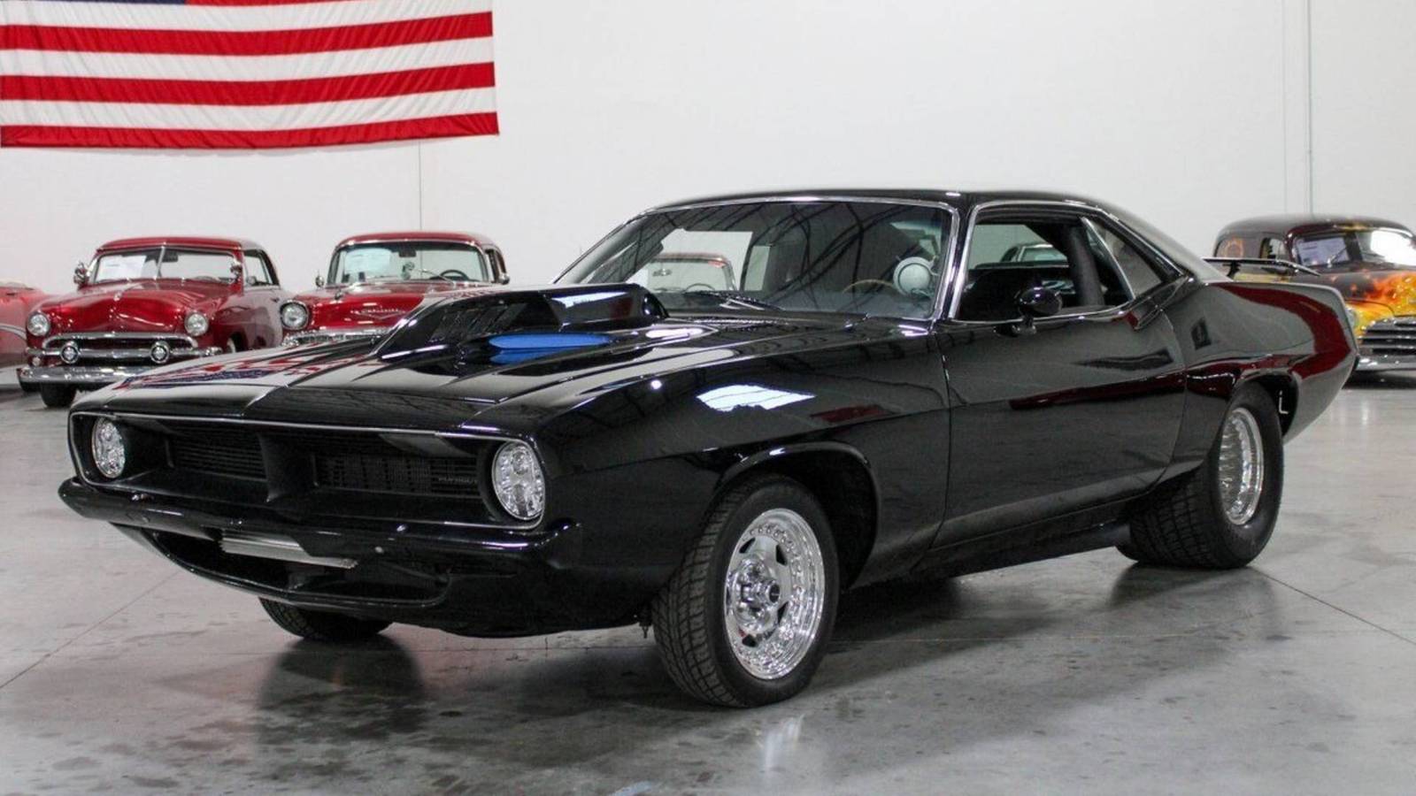 This 750-Horsepower '71 Cuda Is Drag Racing At Its Meanest