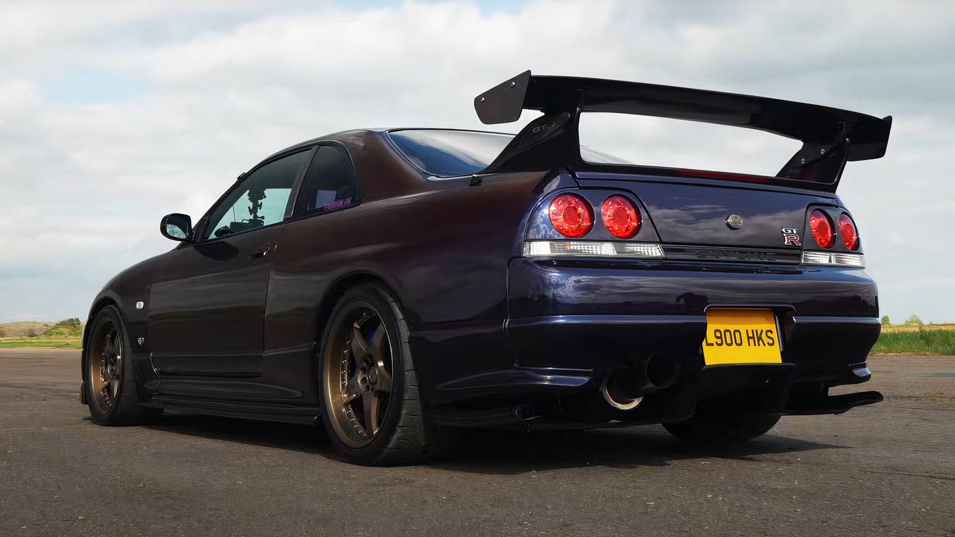 Nissan Skyline GT-R Boasts 1,200-HP RB32 And Sequential Gearbox