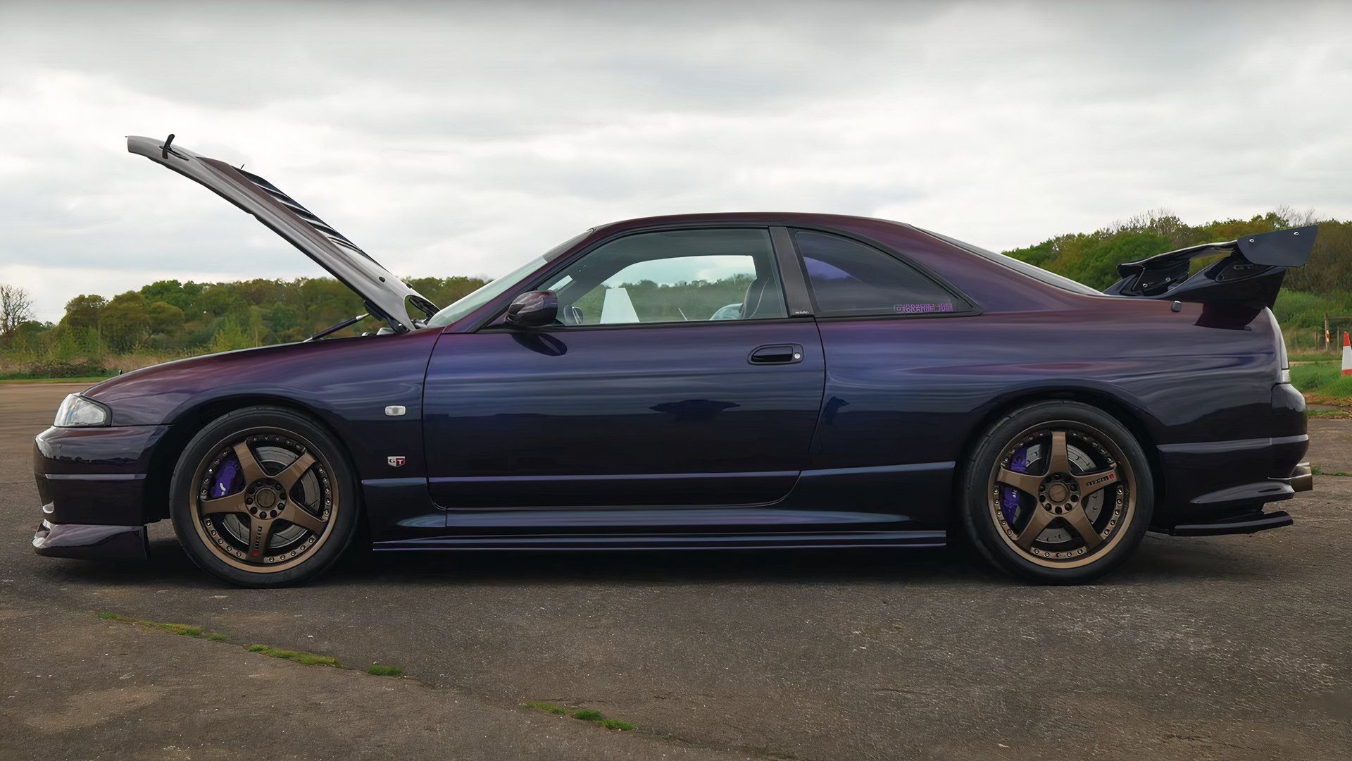 Nissan Skyline GT-R Boasts 1,200-HP RB32 And Sequential Gearbox