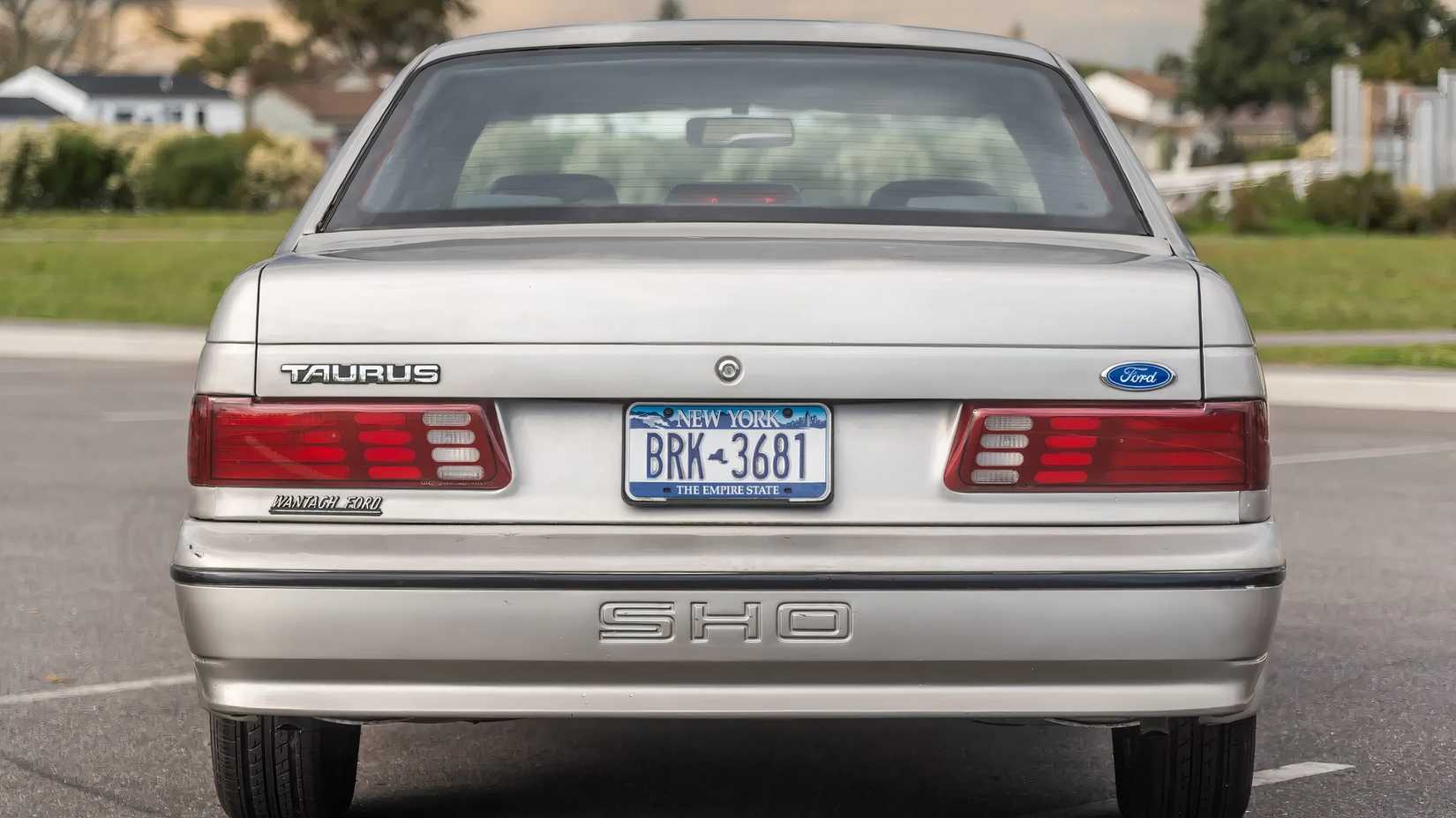 This Ford Taurus SHO Made V8 Muscle Cars Look Slow this-ford-taurus-sho-made-v8-muscle-cars-look-slow