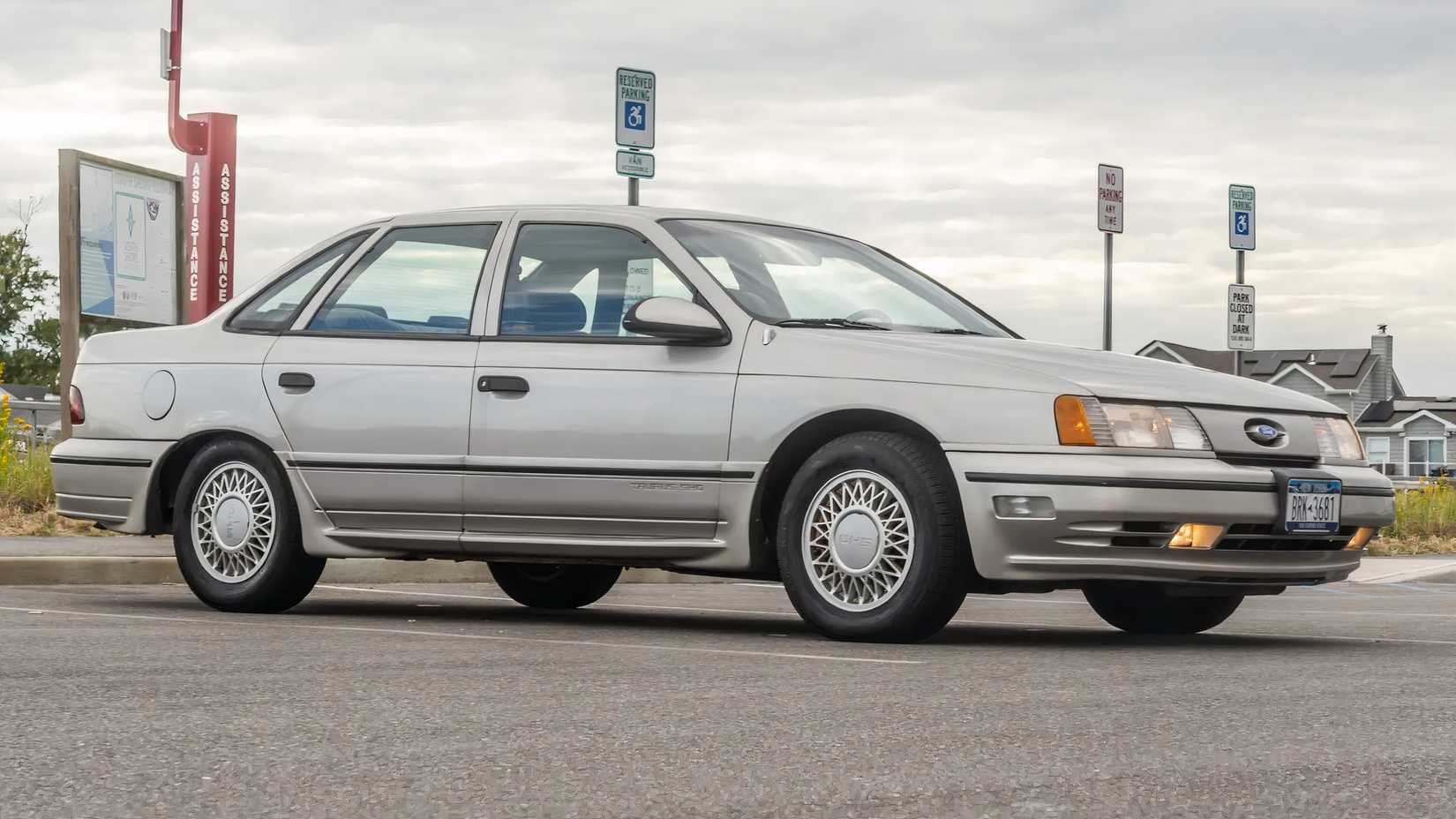 This Ford Taurus SHO Made V8 Muscle Cars Look Slow this-ford-taurus-sho-made-v8-muscle-cars-look-slow
