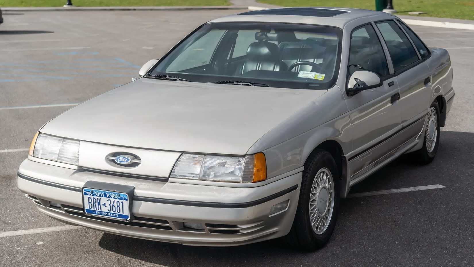 This Ford Taurus SHO Made V8 Muscle Cars Look Slow this-ford-taurus-sho-made-v8-muscle-cars-look-slow