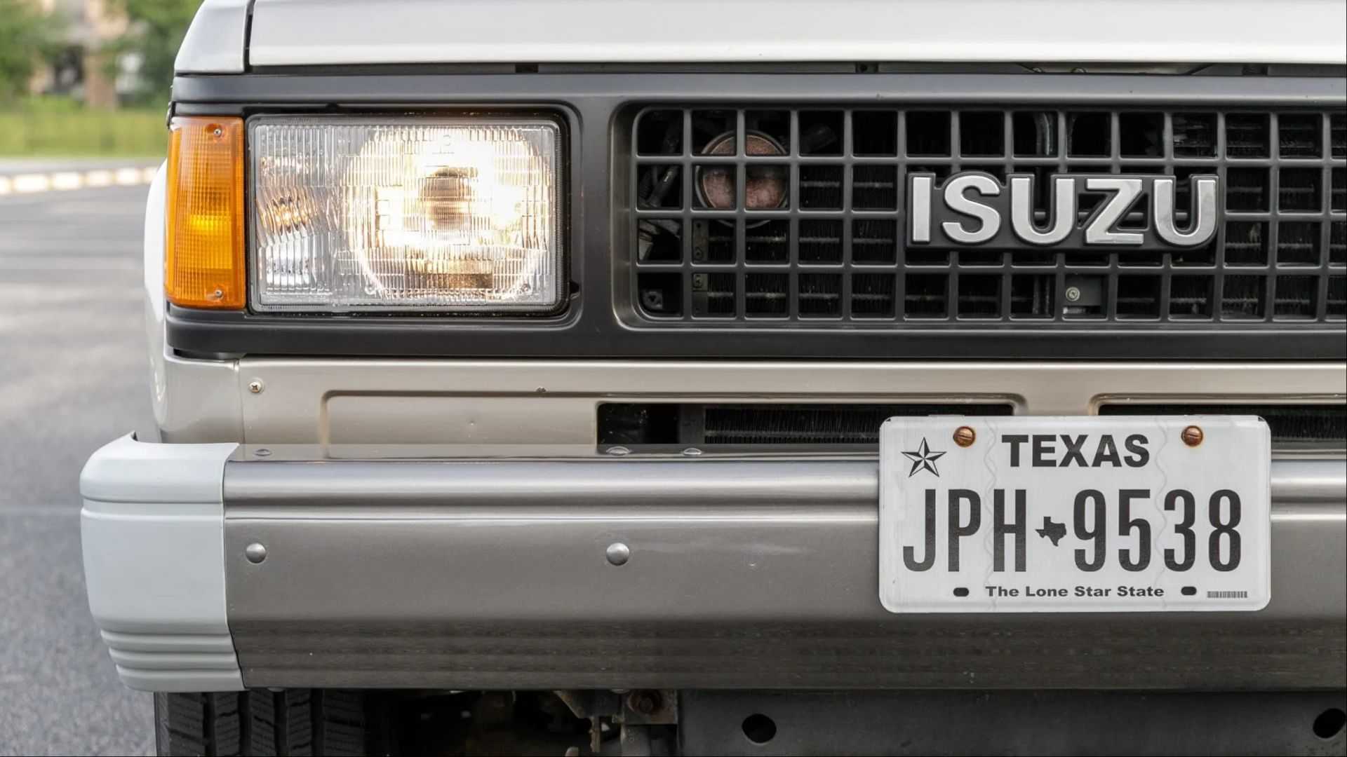 レトロ　ISUZU トレーラー　1991年製　ダンロップ　貴重　レア This Bulletproof '90s Off-Roader You Can Now Buy For $6k