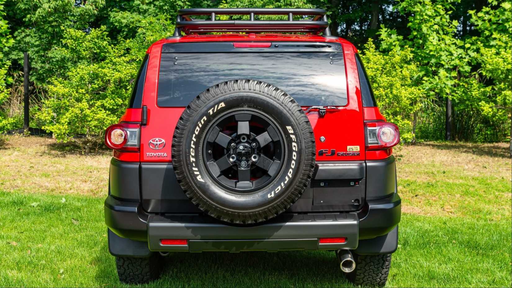 This 212-Mile Toyota FJ Cruiser With A 6-Speed Is An Off-Road Unicorn