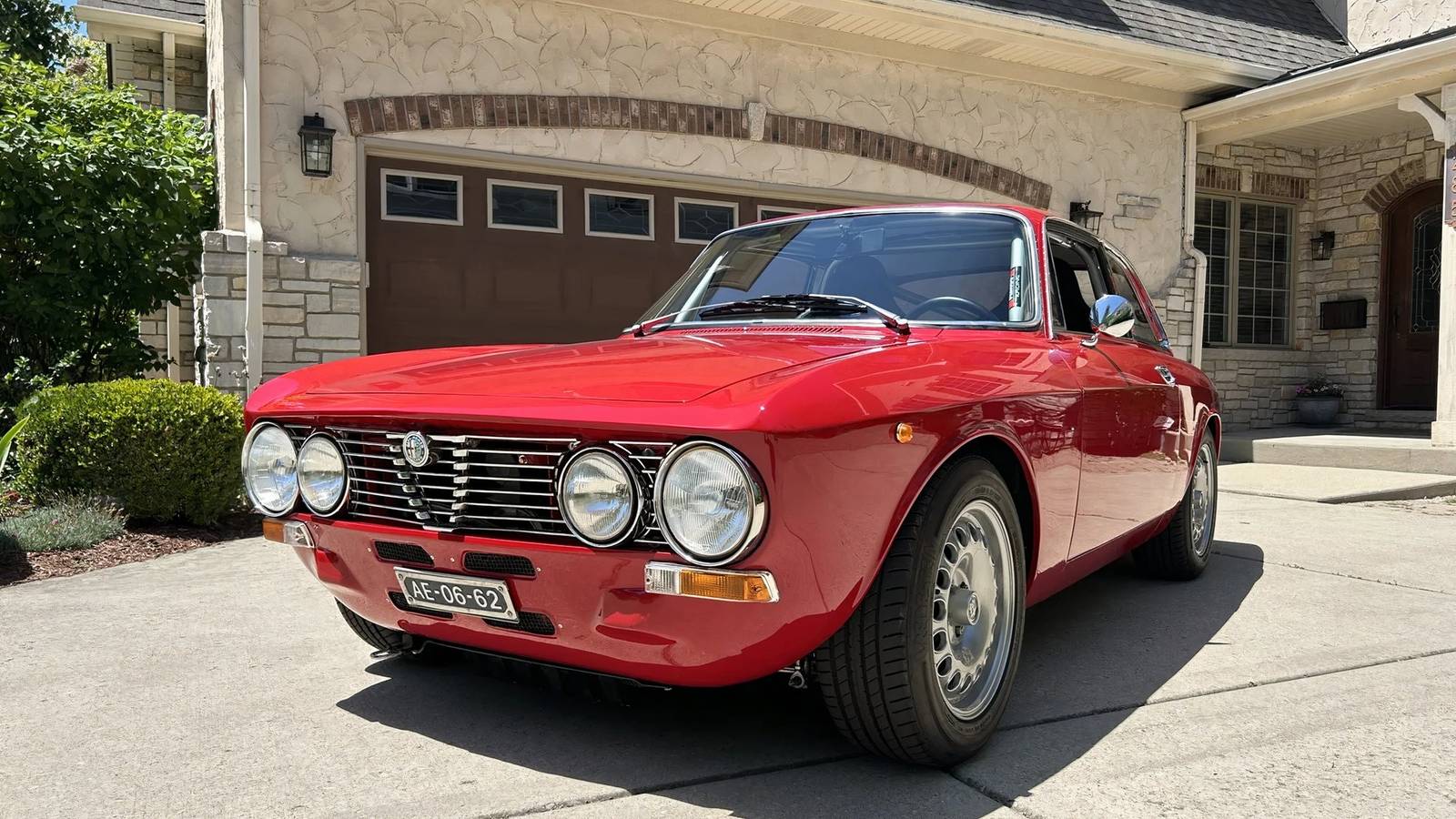 This Alfa Romeo GTV 2000 Is A High-End Track Build With A Titanium ...