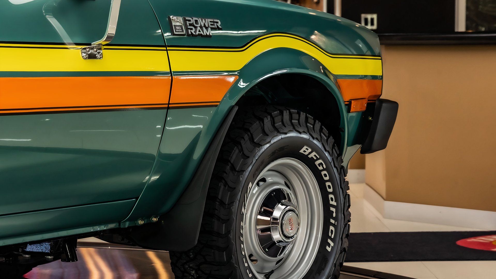 SNUG TOP シェル　マイティーマックス　RAM50 レアシェルミニトラック Built In Japan, Buffed In Detroit: The Most American Non-American