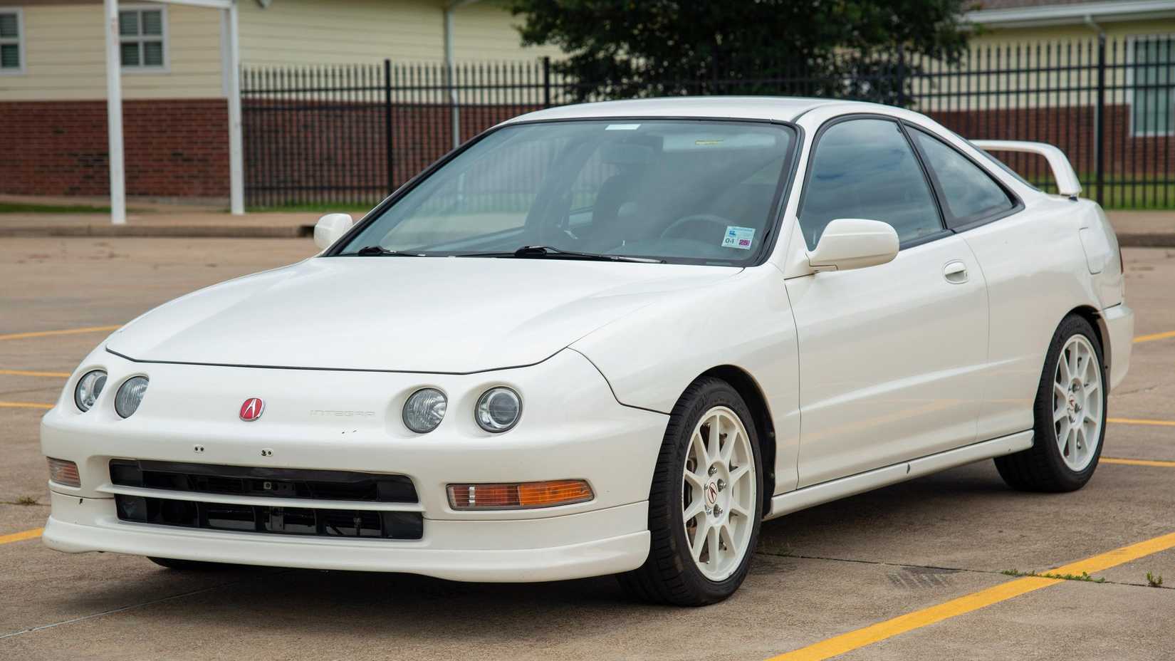 10 Japanese Cars That Still Rev Higher Than The Corvette C8 Z06