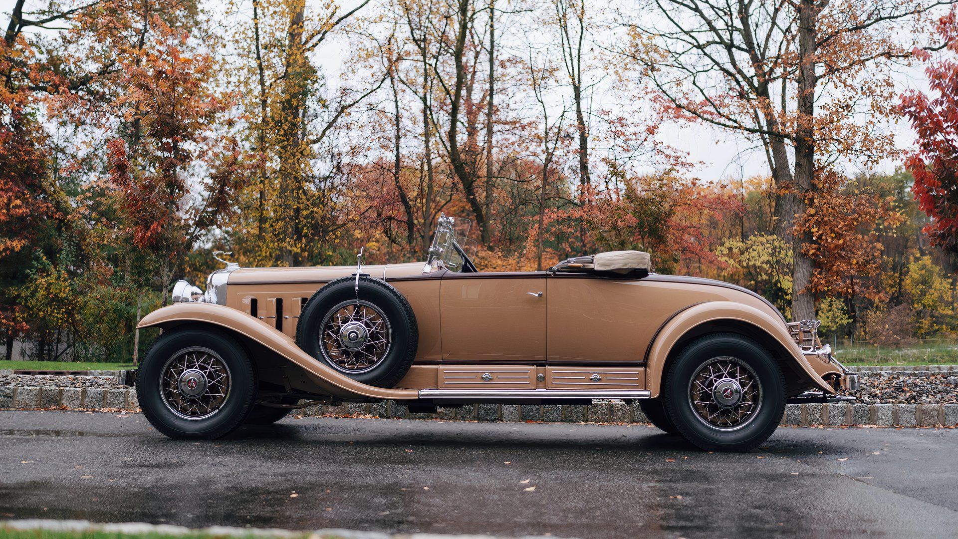 The Cadillac V16 Is The World's First Car With Sixteen Cylinders