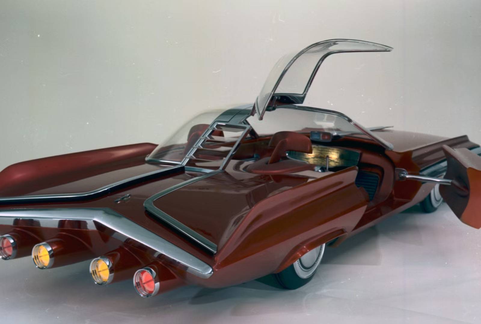 Ford's 6-Wheel Gullwing Concept That Had A Computer Screen In The '60s