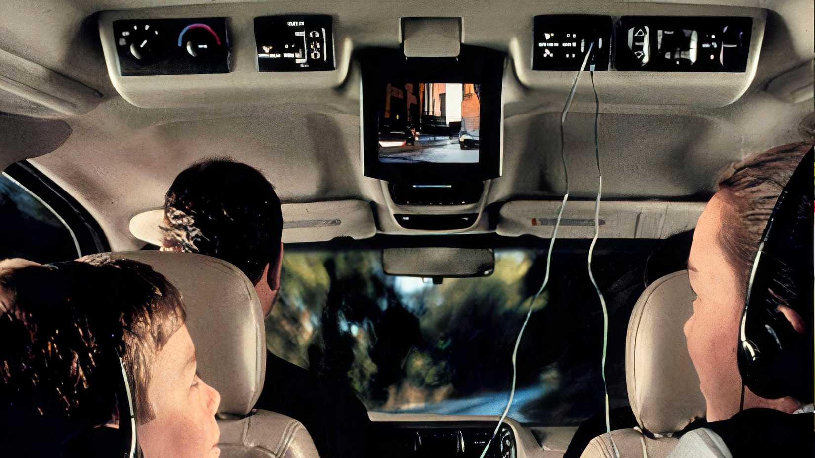 2000_oldsmobile_silhouette_passenger-minivan_premiere_TV Screen