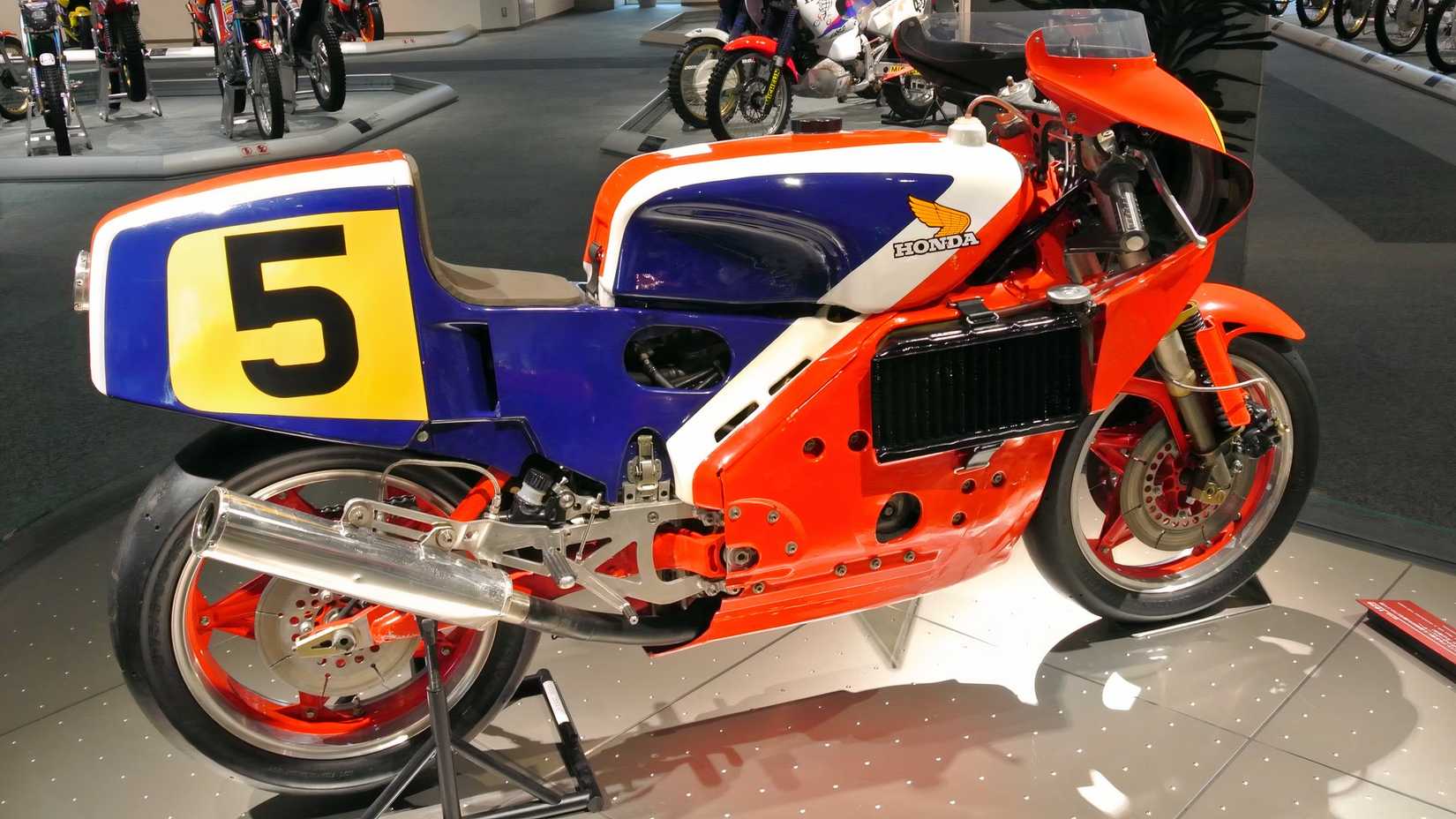 Honda Once Created A V8 Engine With Only Four Cylinders