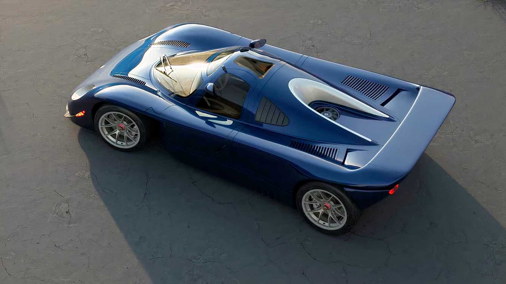 This New Air-Cooled 5.3-Liter Flat-8 Engine Fits A Porsche 964