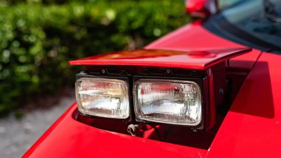 America's Last V12 Production Car - 1996 Vector M12 - Pop-Up headlights