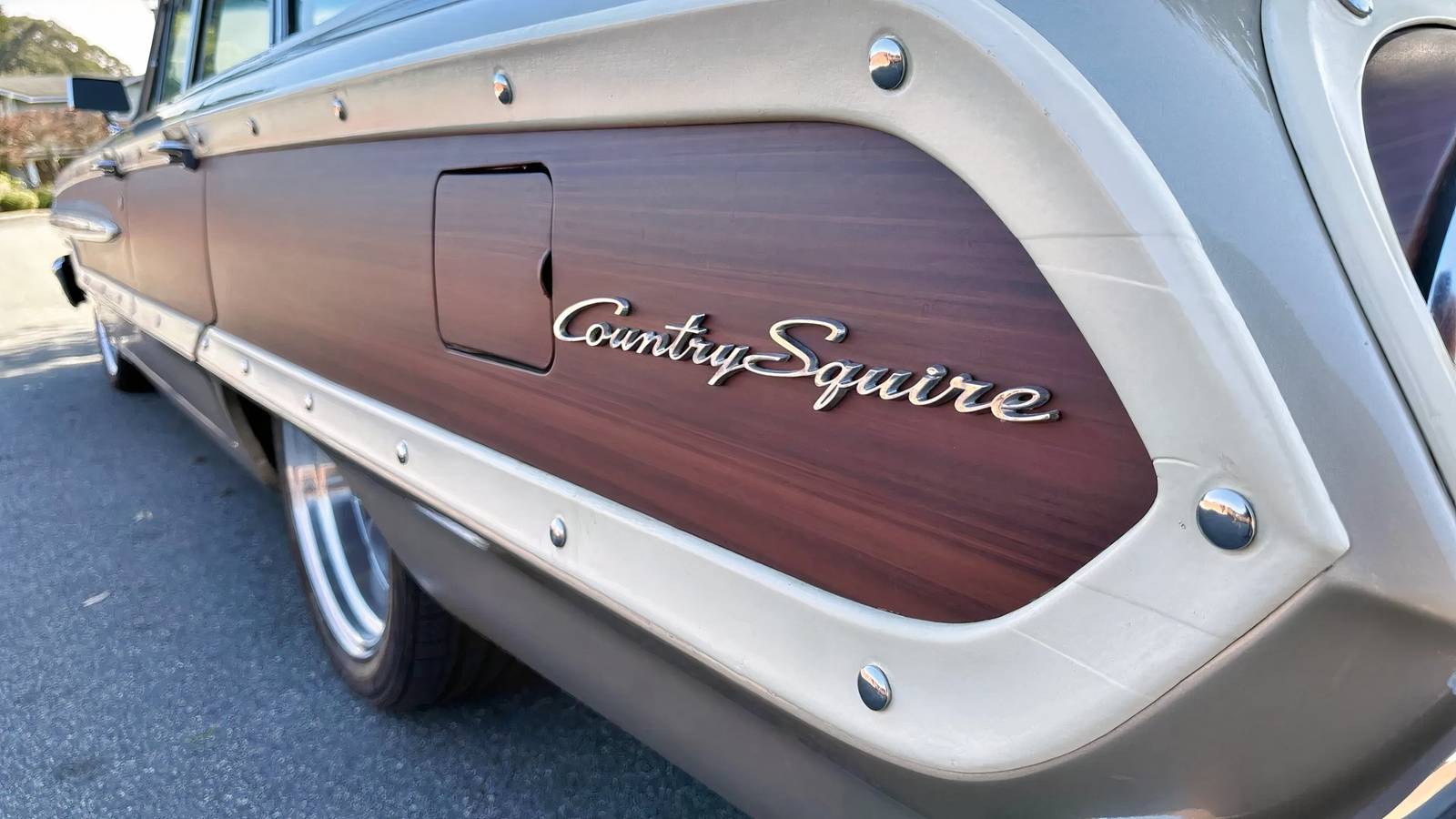 7 Boring Family Wagons That Detroit Gave Ridiculous V8 Power