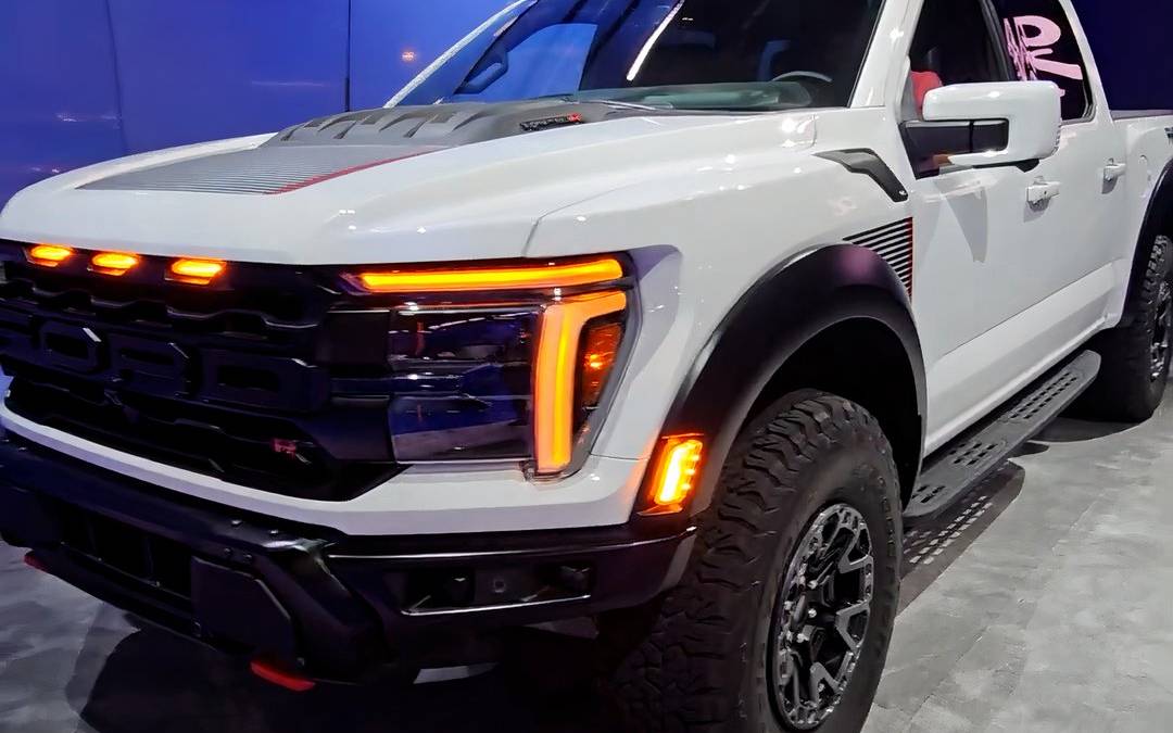 How Cozy Is An Ford F-150 Raptor R For Tall People?
