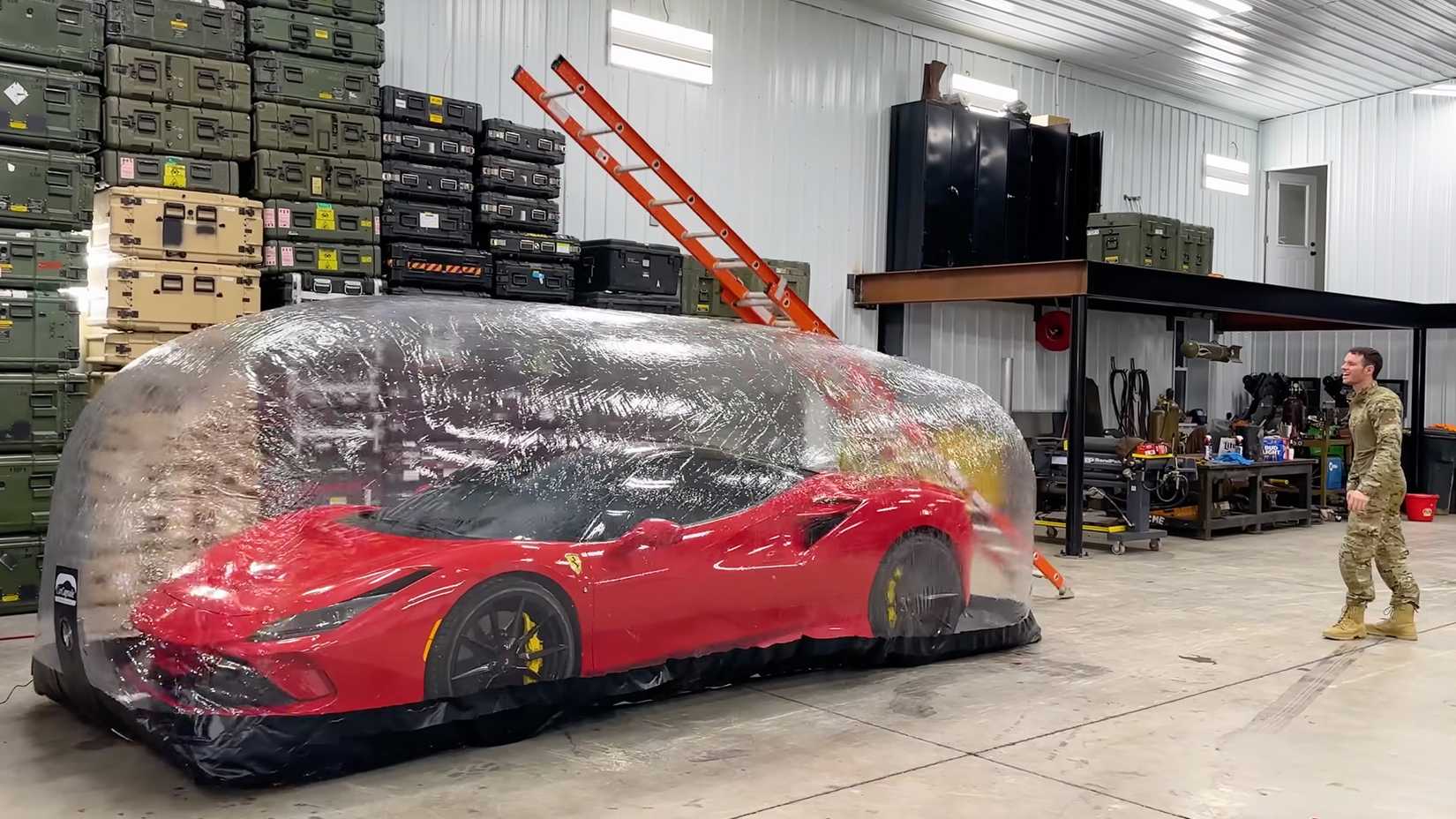 WhistlinDiesel Ferrari F8 Tributo Test izdržljivosti Ljestve pune veličine za automobil s mjehurićima