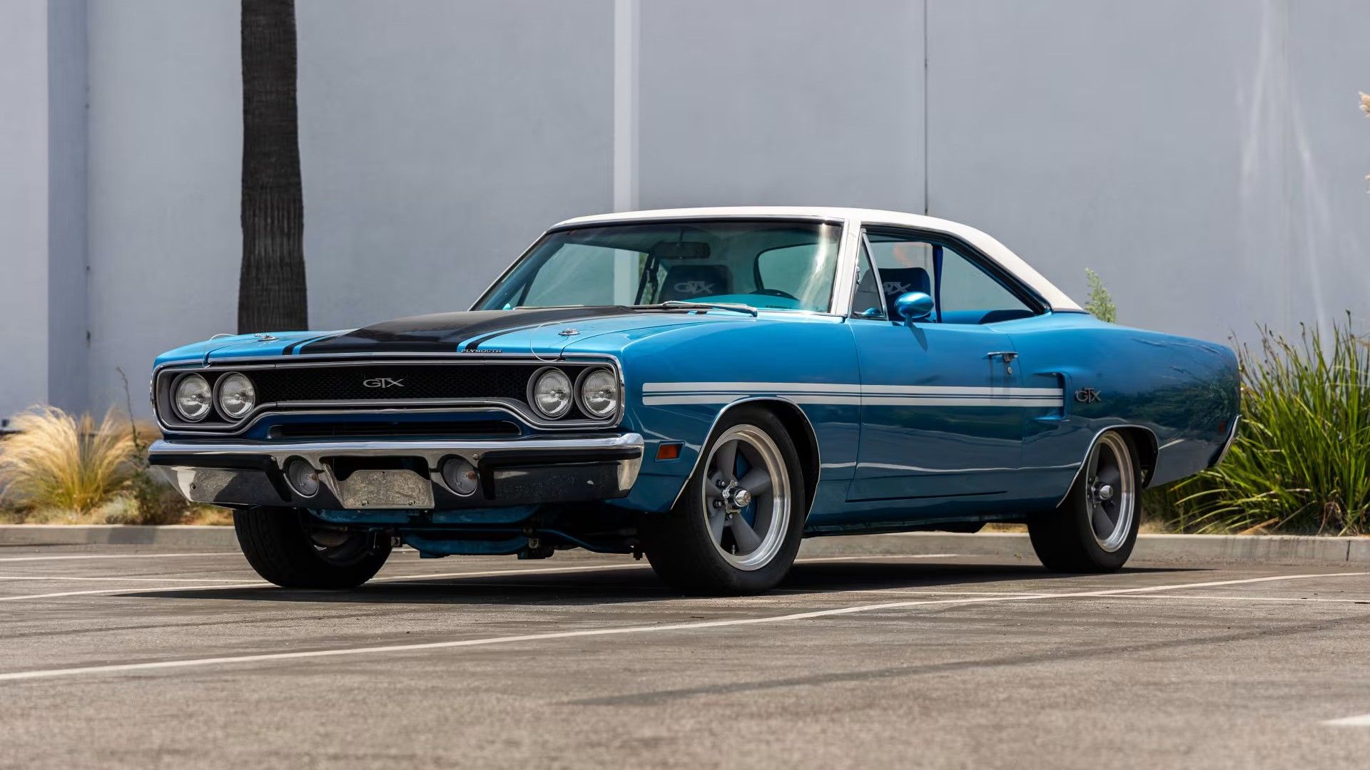 This 1970 GTX With A 5.7 Hemi Swap Is Old-School Cool, New-School