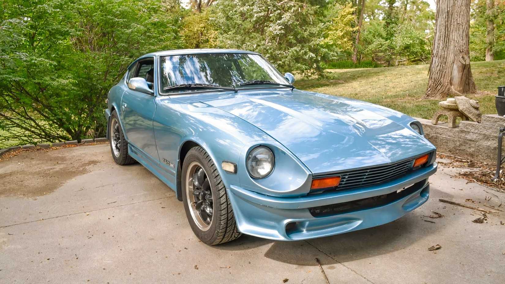 1976 Datsun 280Z front three quarter pic