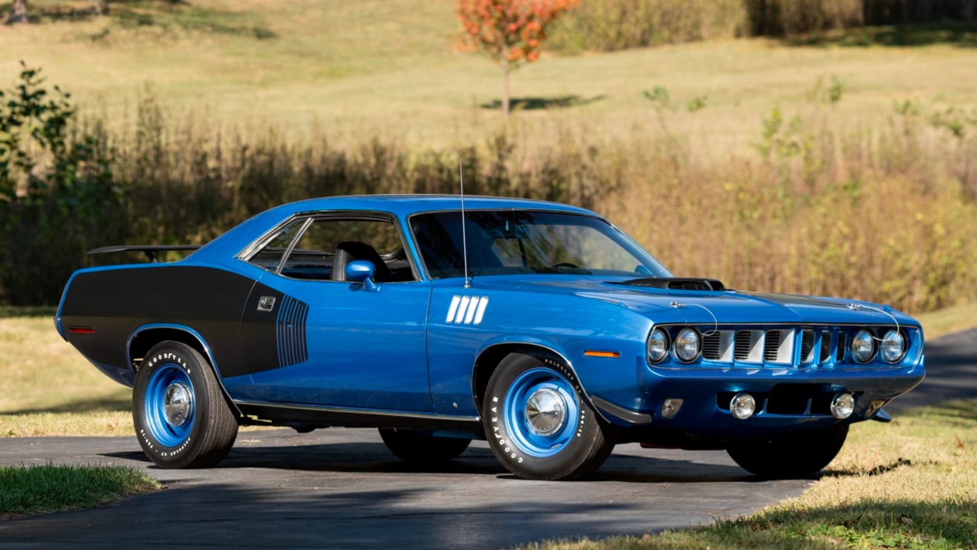 1971 Plymouth Hemi 'Cuda parked in profile view 3/4 side view of 1971 Plymouth Hemi