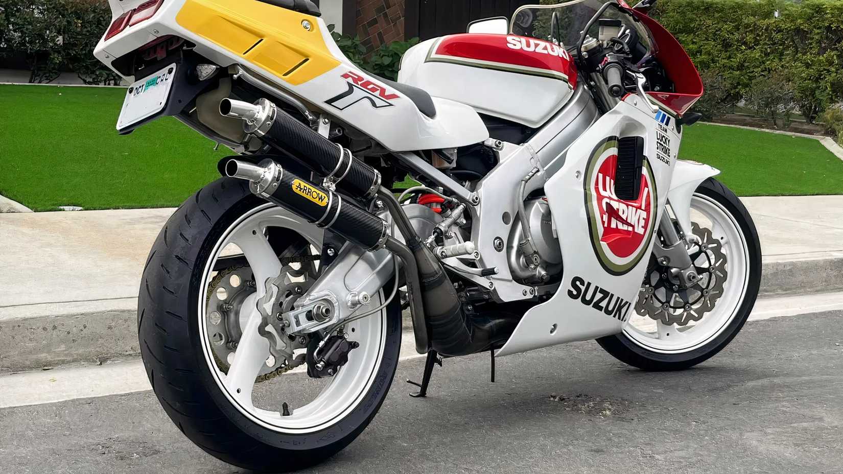 Suzuki RGV250: Why This Two-Stroke Was Faster Than Modern Superbikes
