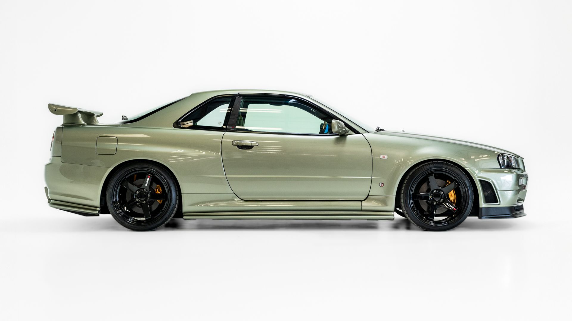 The R34 Skyline GT-R Had a Digital Telemetry Screen a Decade